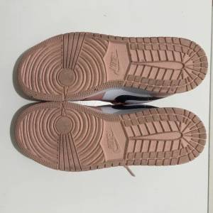 Air Jordan 1 Low Light Arctic Pink