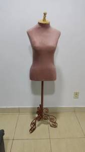 Busto Feminina Com Pedestal