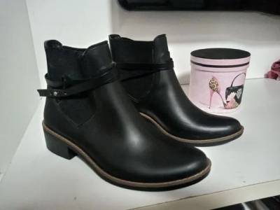 Bota Colcci 35/36 R$ 50,00 Impermevel