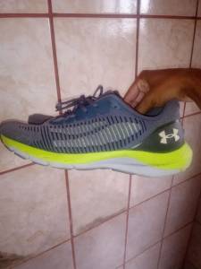Tnis Under Armour Charged Skyline 2 - Masculino