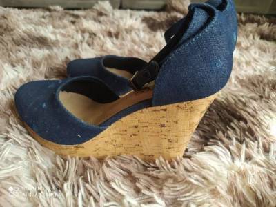 Vendo Sapatos Semi Novos
