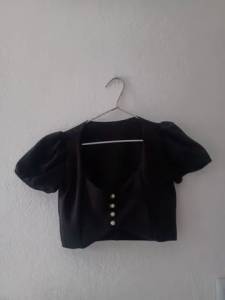 Cropped Preto, Com Mangas.