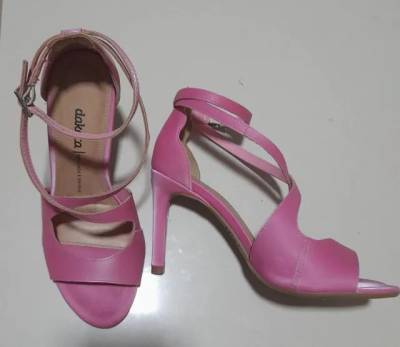 Sandlia De Salto Rosa, Dakota, Num. 35