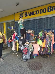 Vendo Vestidos Saias Blusas  Masc/fem E Acessrios