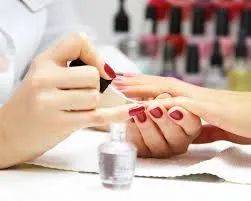 Precisa-se De Manicure