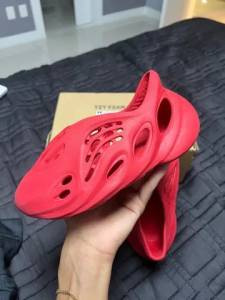 Yeezy Foam Runner Tamanho 34/35