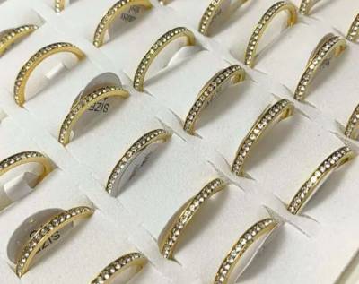 Anel Ao Inox Dourado Fino Com Strass