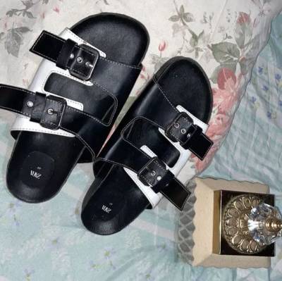 Sandlia Zara $ 50