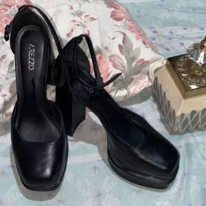 Sandlia Arezzo $ 50