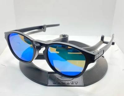 culos Oakley Latch