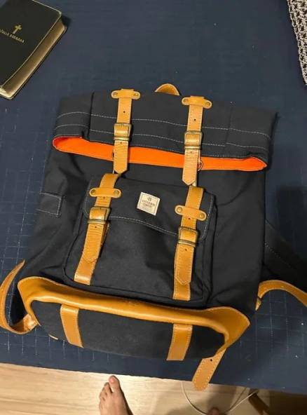 Mochila Cutterman Azul Com Tiras De Couro Caramelo