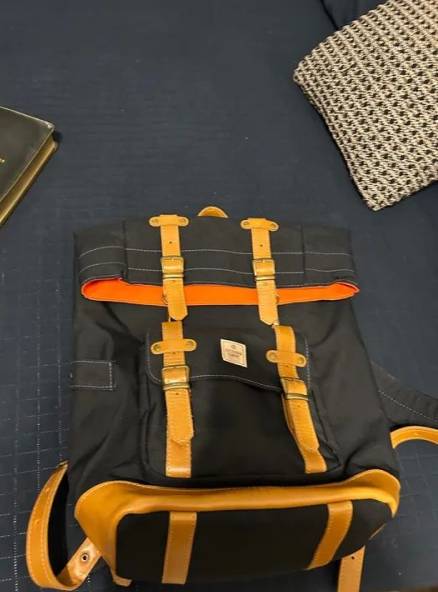 Mochila Cutterman Azul Com Tiras De Couro Caramelo