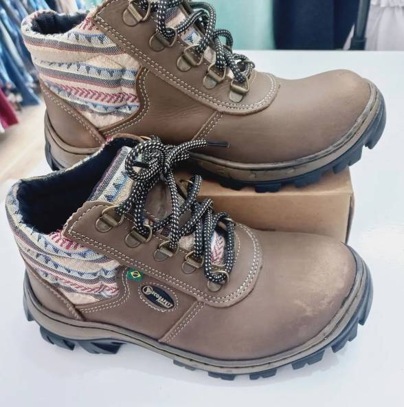 Bota Feminina Listrada Marrom
