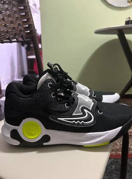 Tnis Kd Trey 5