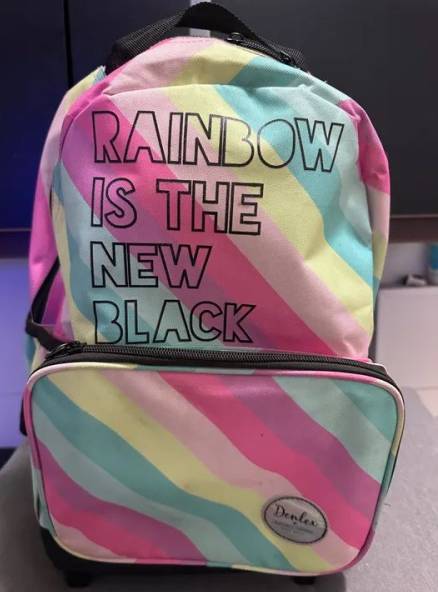 Mochila De Rodinhas Rainbow Is The New Black