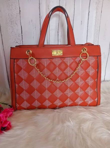Bolsa De Ombro Marrom Com Detalhes Em Dourado