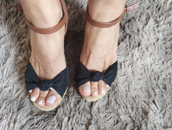 Sandlia Feminina Com Lao Preto