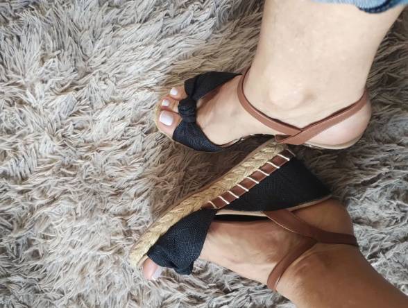Sandlia Feminina Com Lao Preto