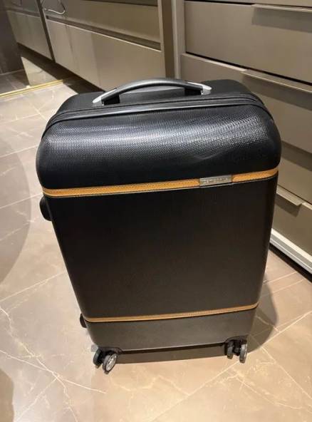 Mala Samsonite Preta Com Detalhes Em Marrom
