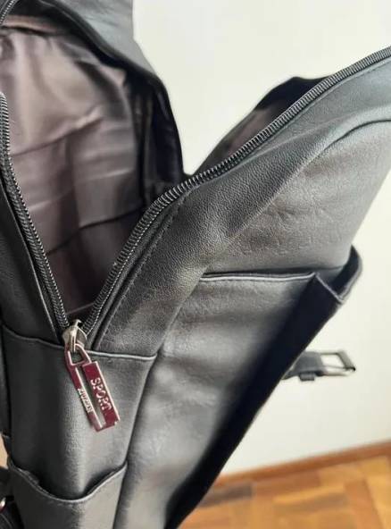 Mochila Preta De Couro Ecolgica - Especialmente Notebook