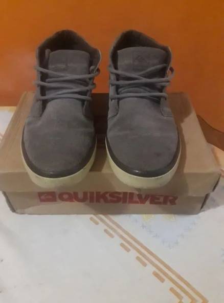Tnis Quiksilver.