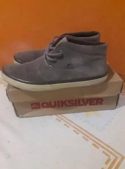 Tnis Quiksilver.