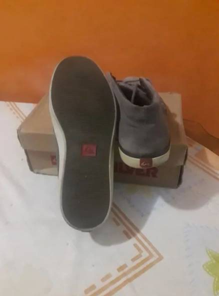 Tnis Quiksilver.