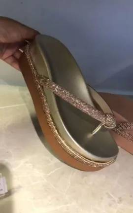 Sandlia Dourada Com Pedrarias