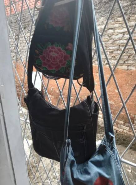 Bolsa De Ombro Jeans Com Aplique De Corao
