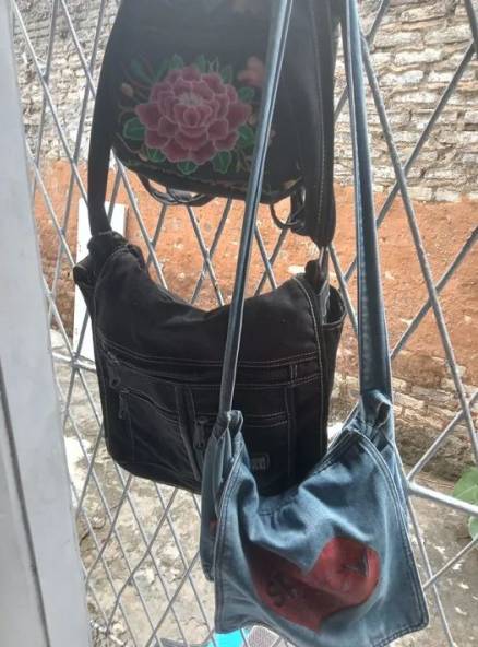 Bolsa De Ombro Jeans Com Aplique De Corao