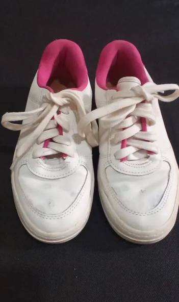Tnis Branco Vizzano Com Detalhes Rosa ( Tamanho 35 )
