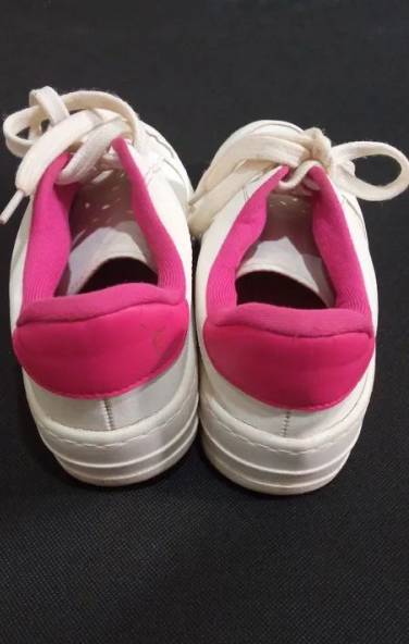 Tnis Branco Vizzano Com Detalhes Rosa ( Tamanho 35 )