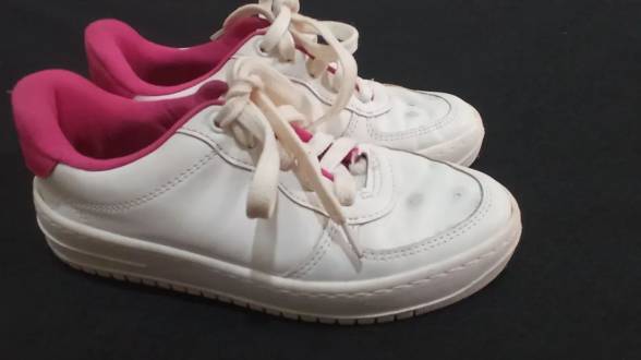 Tnis Branco Vizzano Com Detalhes Rosa ( Tamanho 35 )
