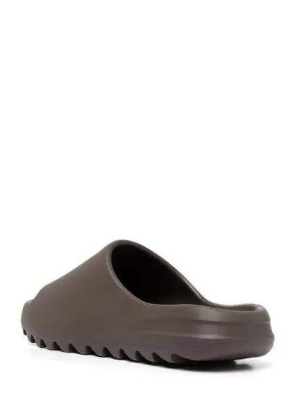 Yeezy Slide Soot + Meia Fog