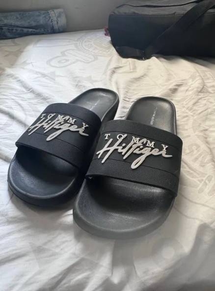 Chinelo Tommy Hilfiger Preto