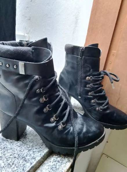 Bota Preta De Cano Curto