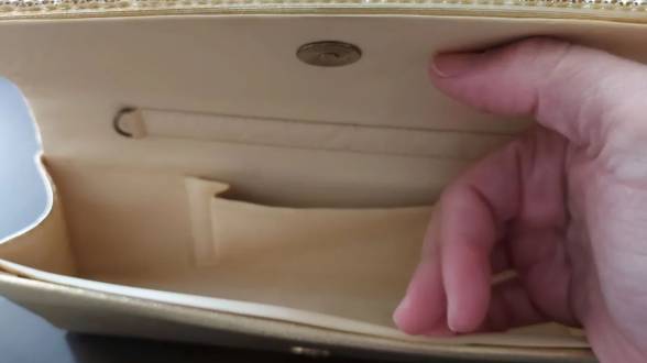 Bolsa De Mo Dourada Com Pedrarias