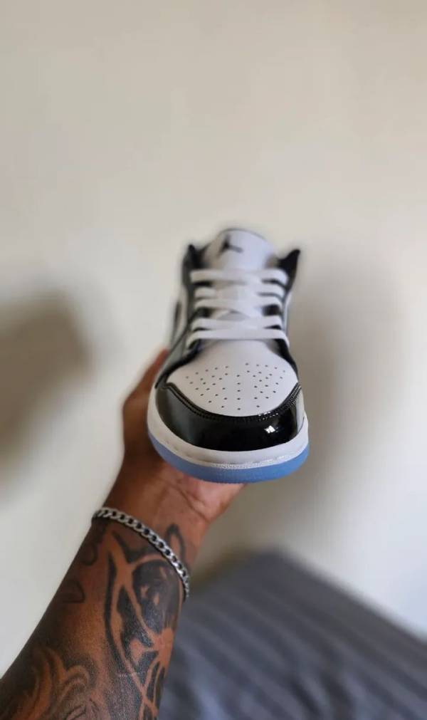 Tnis Nike Air Jordan 1 Low - Preto E Branco