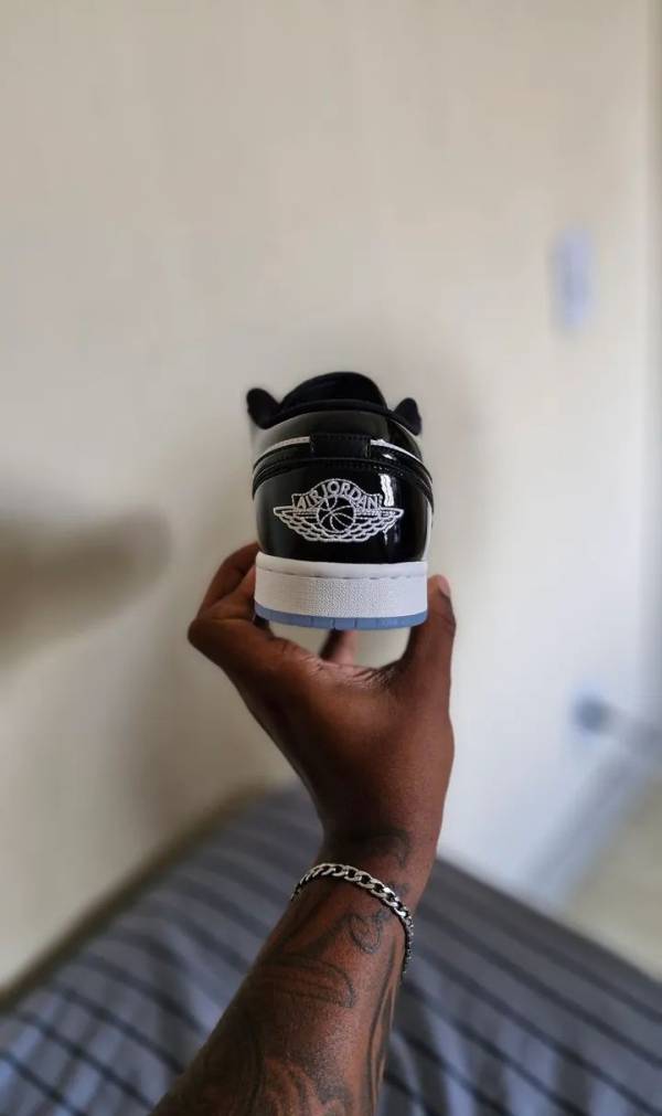 Tnis Nike Air Jordan 1 Low - Preto E Branco