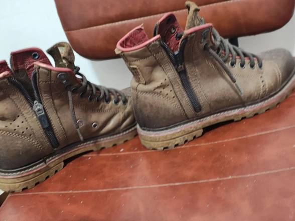 Botas De Couro Mesclada